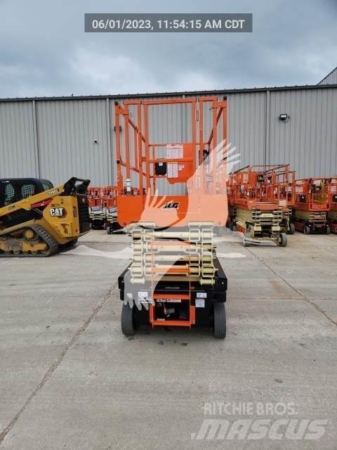 JLG 4045R رافعات مقصية الشكل