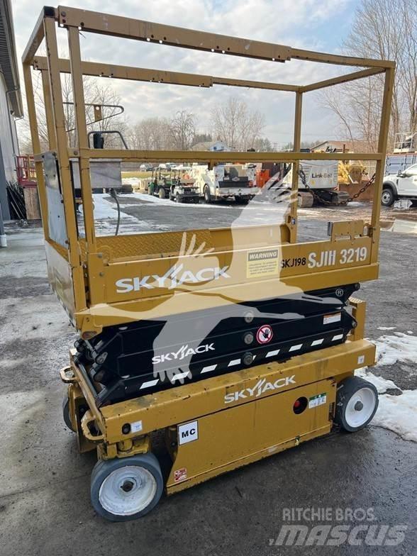 SkyJack SJ3219 رافعات مقصية الشكل