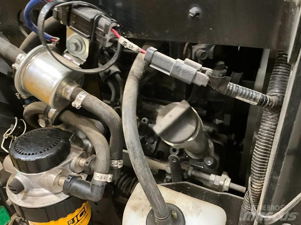 JCB 15 C-1 حفارات صغيرة أقل من 7 طن (حفارات صغيرة)