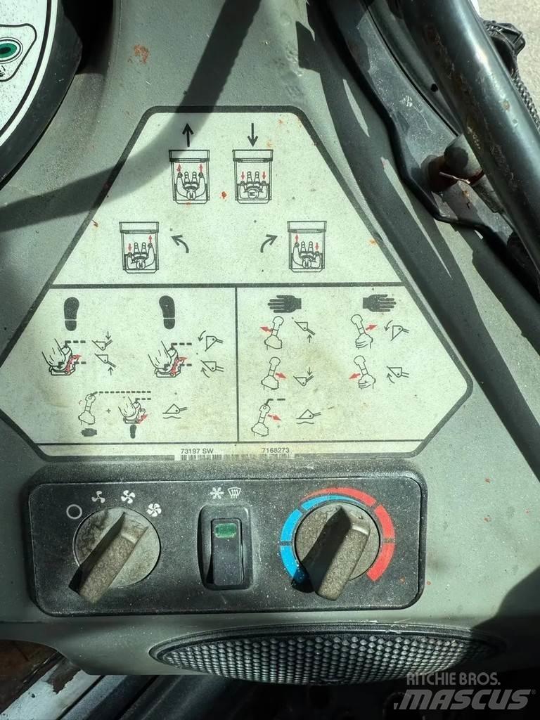 Bobcat T650 لوادر انزلاقية التوجيه