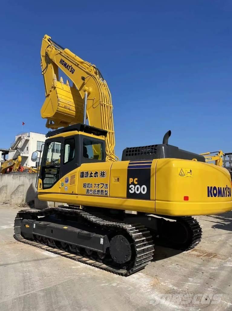 Komatsu PC300-7 حفارات زحافة