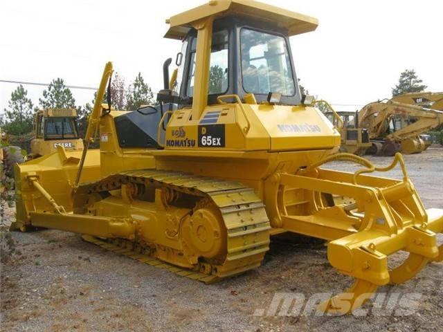Komatsu D 65 EX بلدوزرات مجنزرة