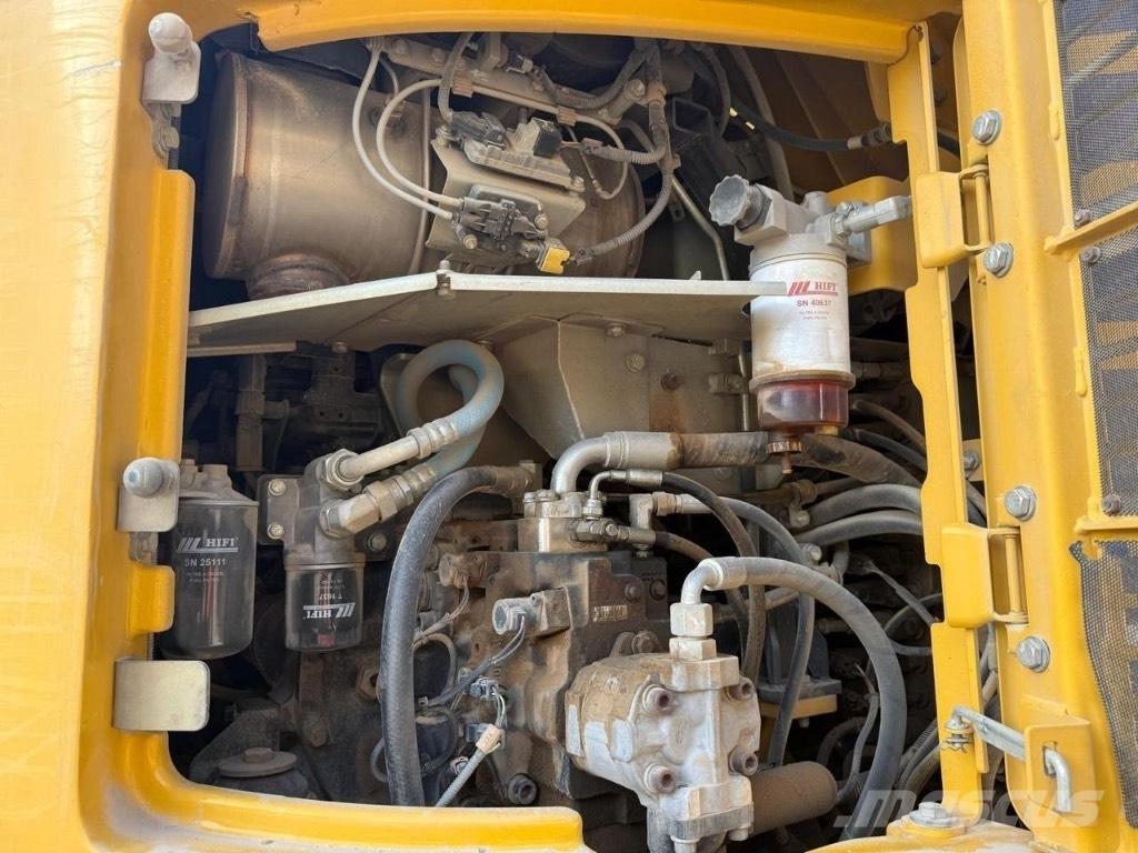 Komatsu PW 118 حفارات بعجل