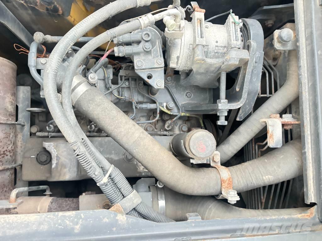 Komatsu PC 138 US حفارات زحافة