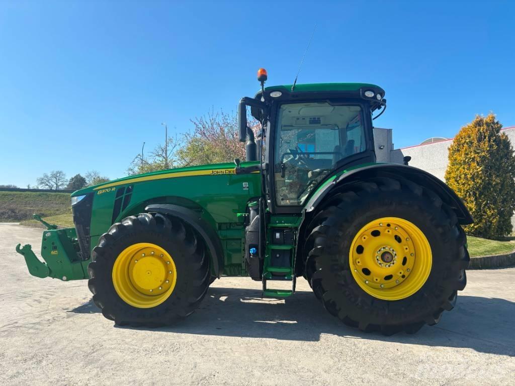 John Deere 8370 R الجرارات