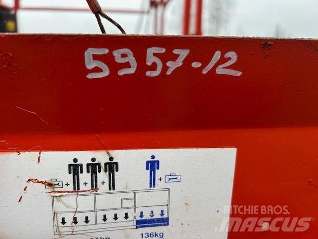 SkyJack SJ 6826 RT رافعات مقصية الشكل