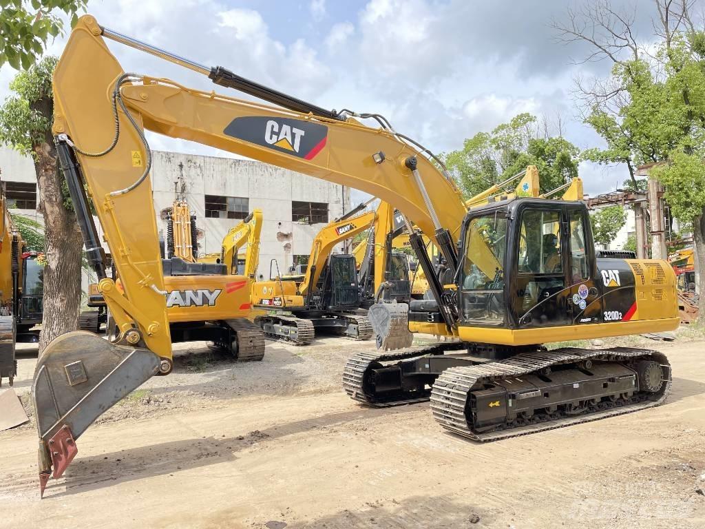 CAT 320 D حفارات زحافة