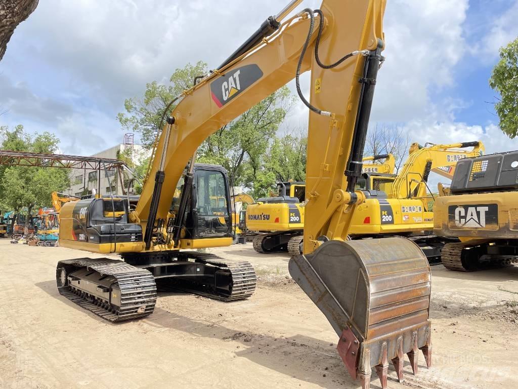 CAT 320 D حفارات زحافة