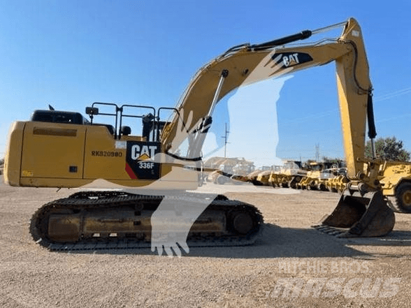 CAT D6T XL بلدوزرات مجنزرة