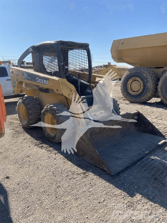 John Deere 325 لوادر انزلاقية التوجيه