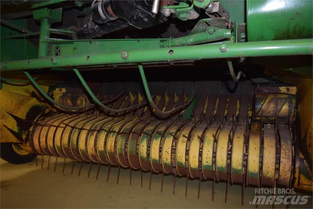 John Deere 580 محزمات مستديرة