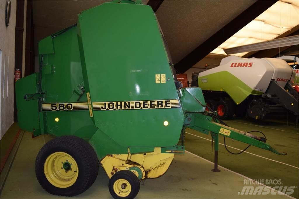 John Deere 580 محزمات مستديرة