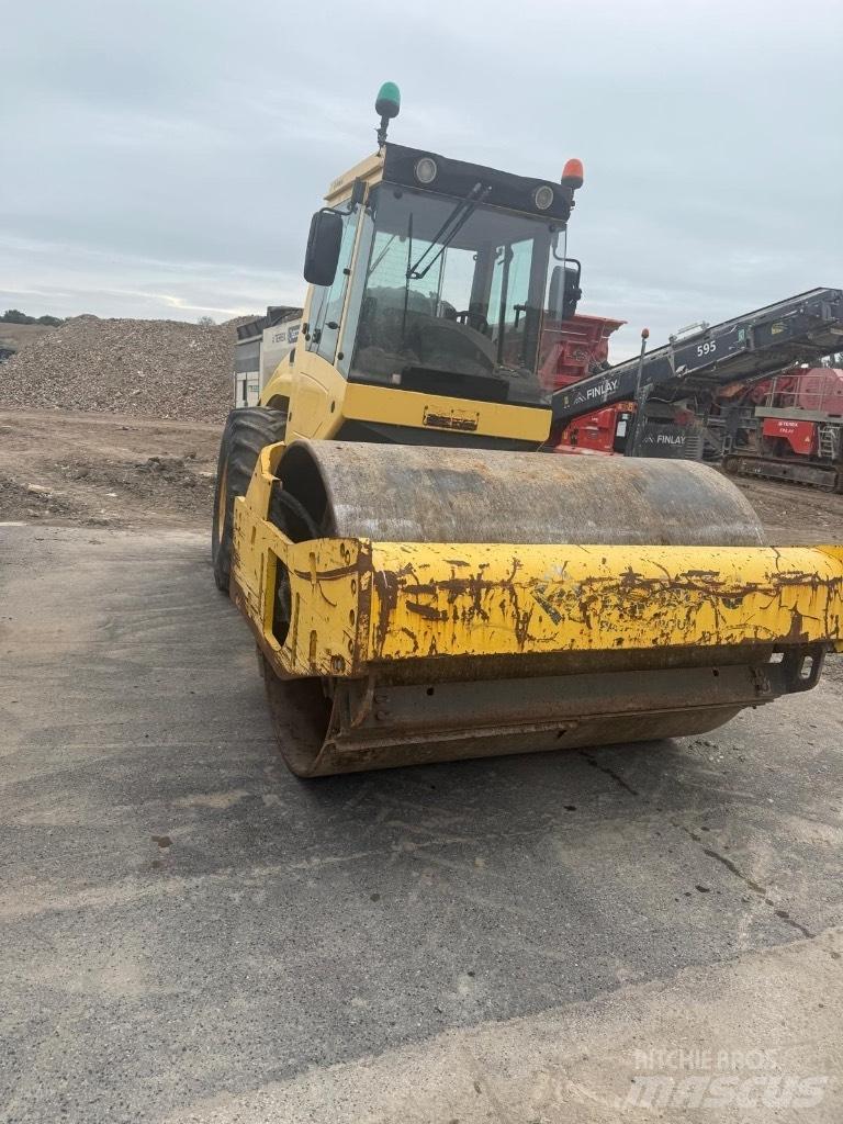Bomag BW 213 D H-4 مداحل أحادية الأسطوانة