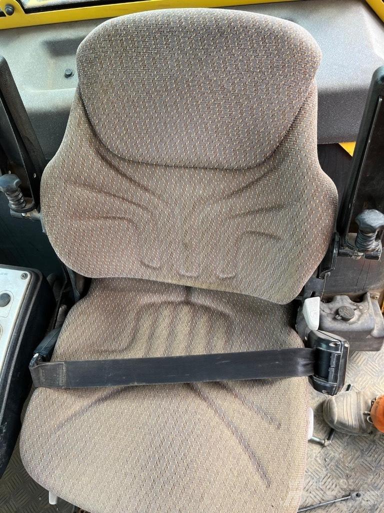 Bomag BW 213 D H-4 مداحل أحادية الأسطوانة