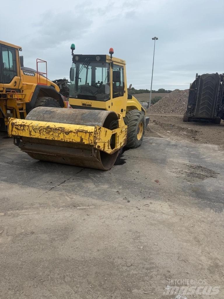 Bomag BW 213 D H-4 مداحل أحادية الأسطوانة