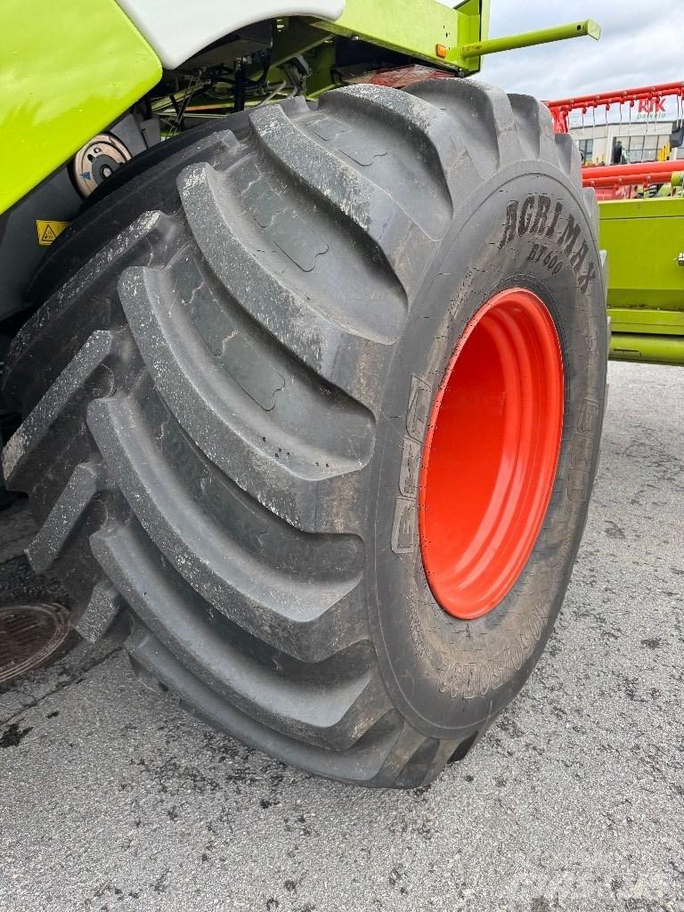 CLAAS Tucano 320 حصادات