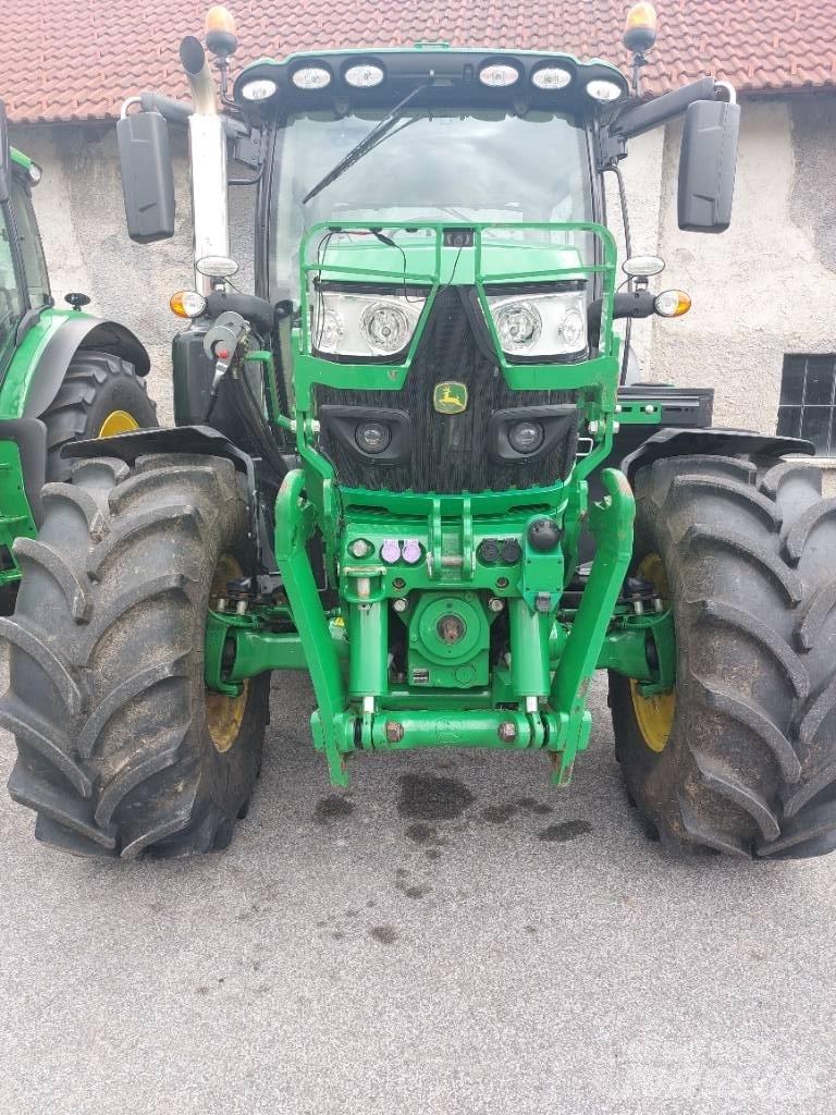 John Deere 6130 R الجرارات