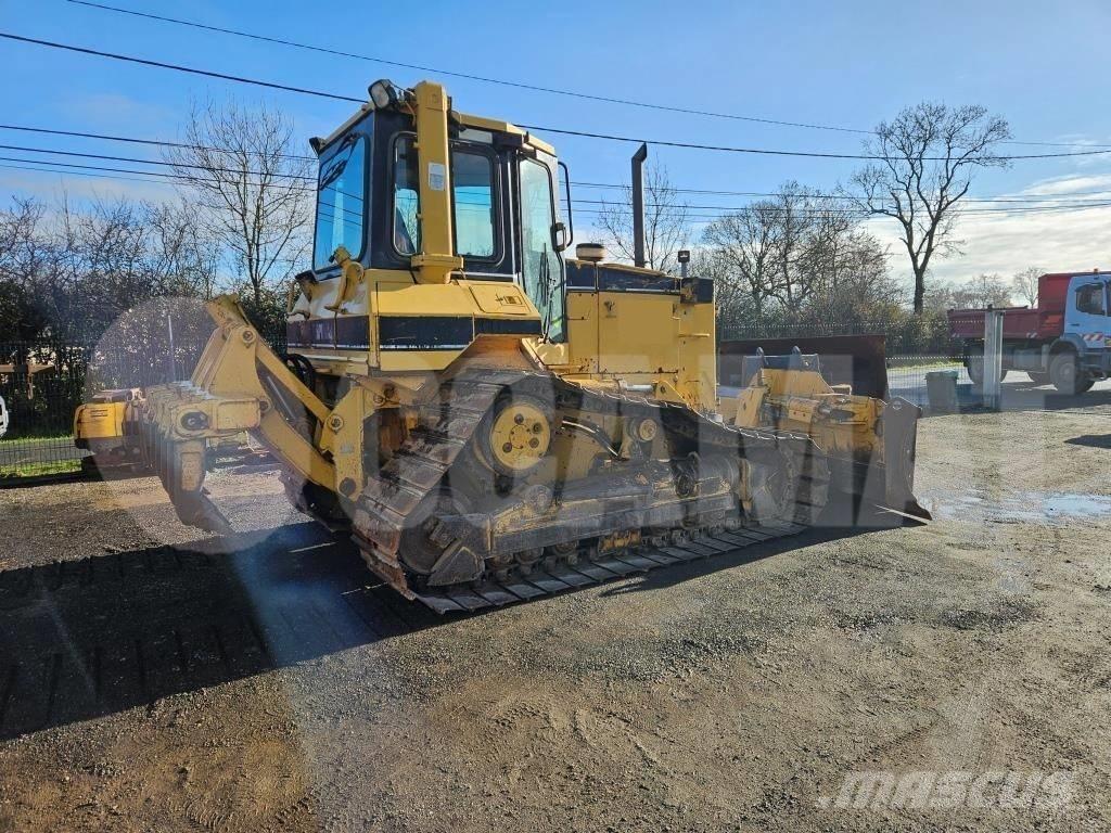 CAT D 5 M LGP بلدوزرات مجنزرة