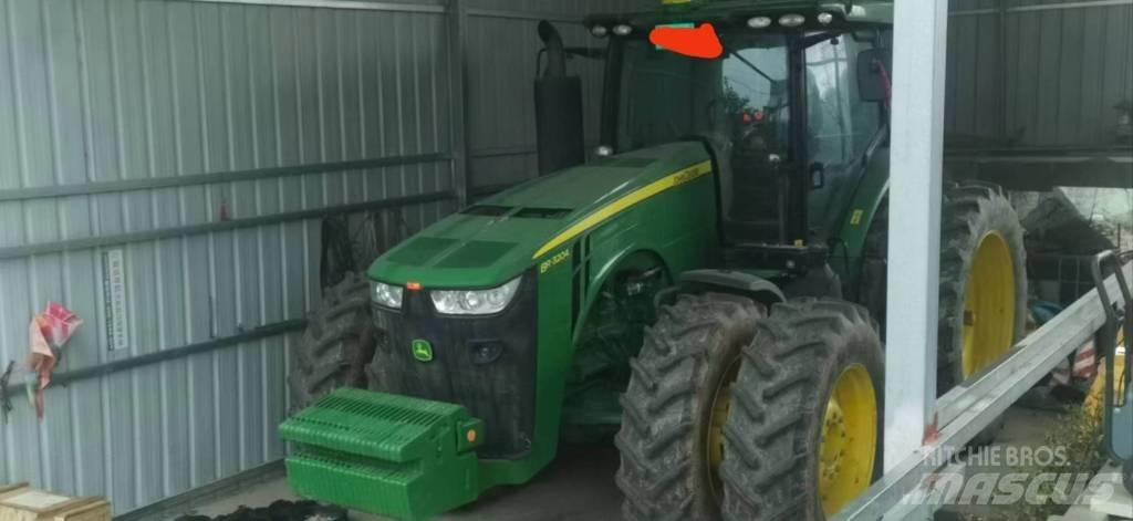 John Deere 8R·3204 الجرارات