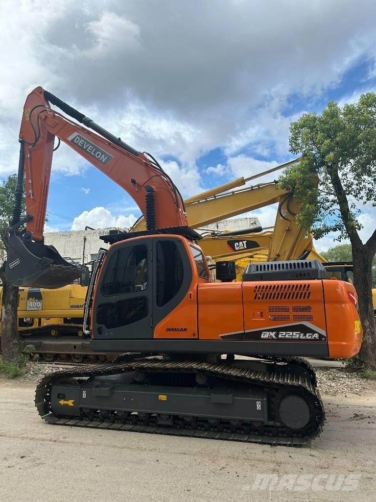 Doosan DX 225 LCA حفارات وسط 7 طن - 12 طن