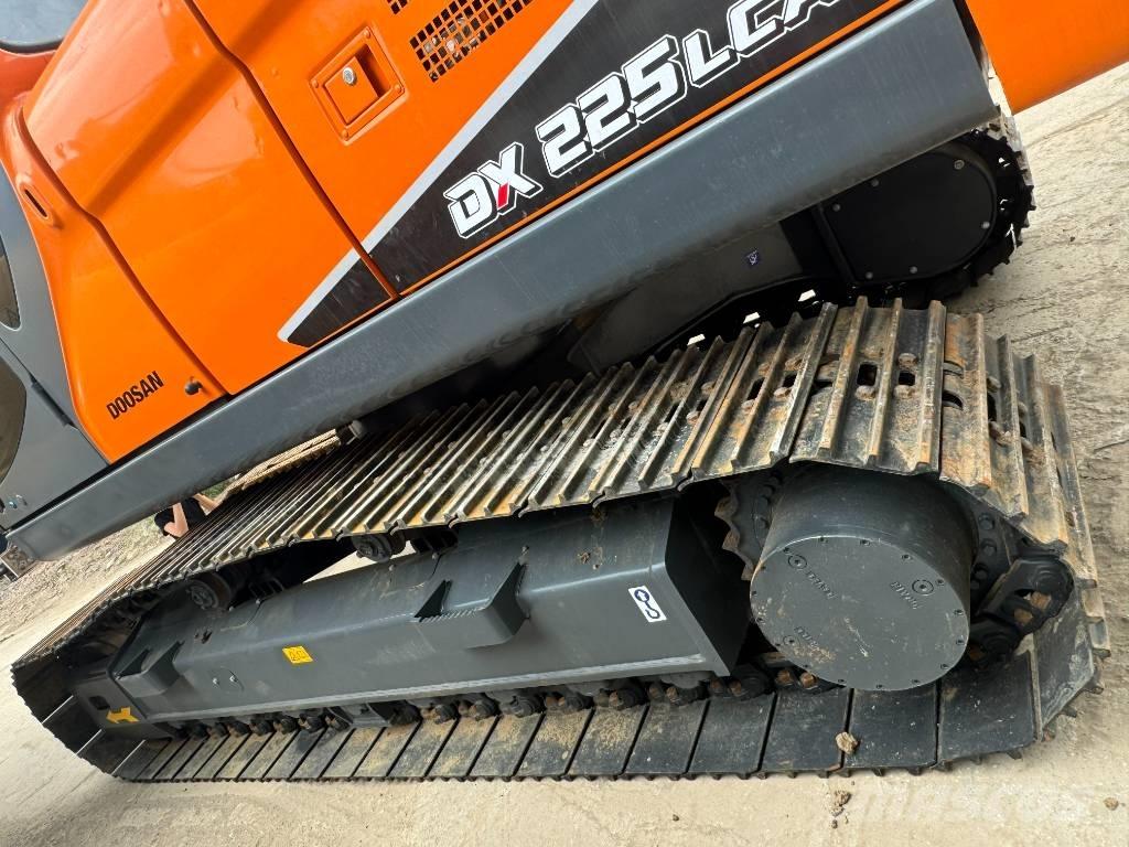 Doosan DX 225 LCA حفارات وسط 7 طن - 12 طن