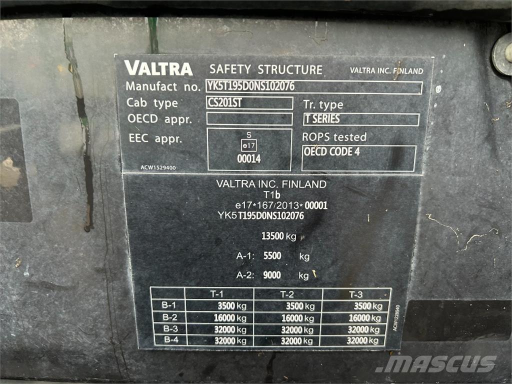 Valtra T195 الجرارات