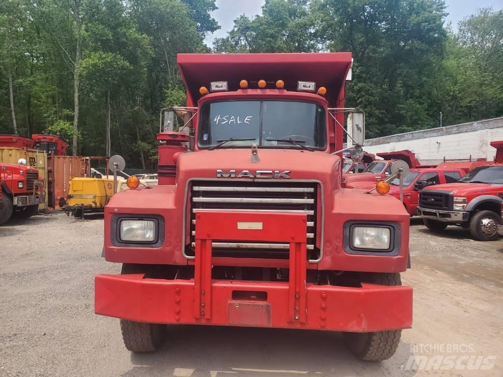 Mack RD690SX شاحنات قلابة