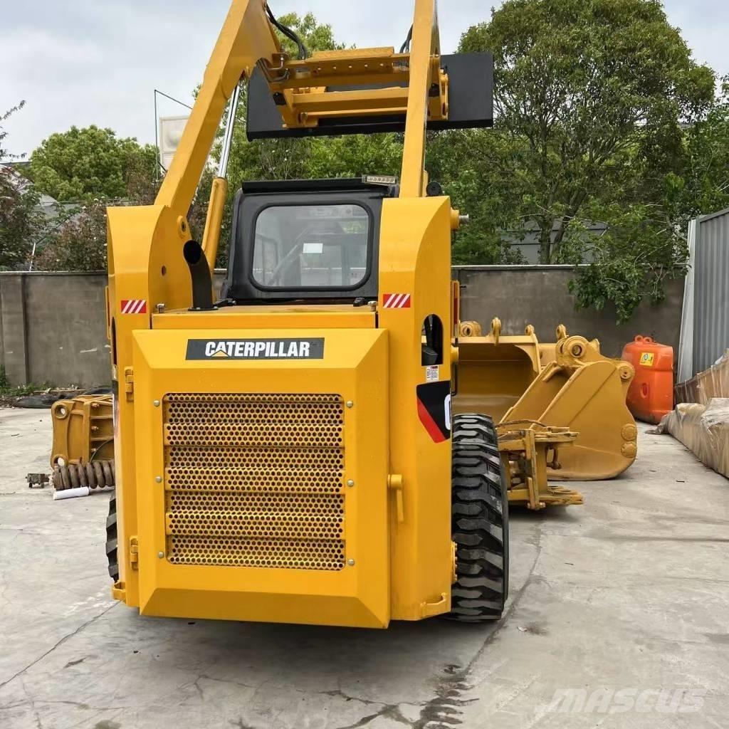CAT 246 B لوادر صغيرة