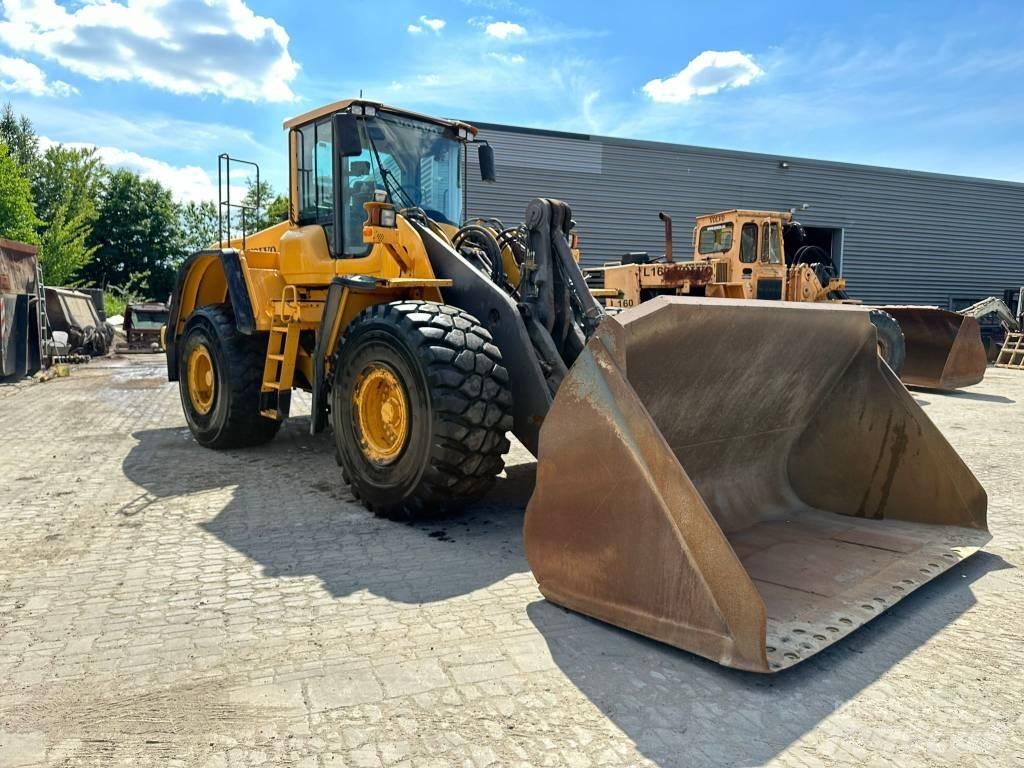 Volvo L180F لوادر بعجل