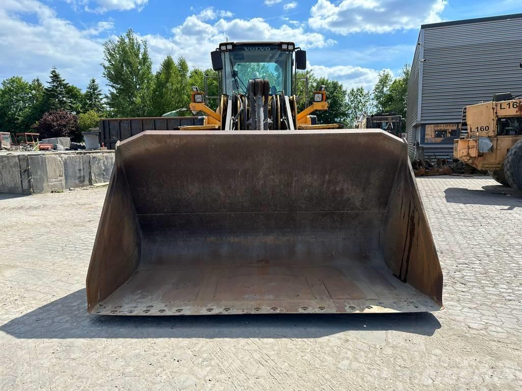 Volvo L180F لوادر بعجل