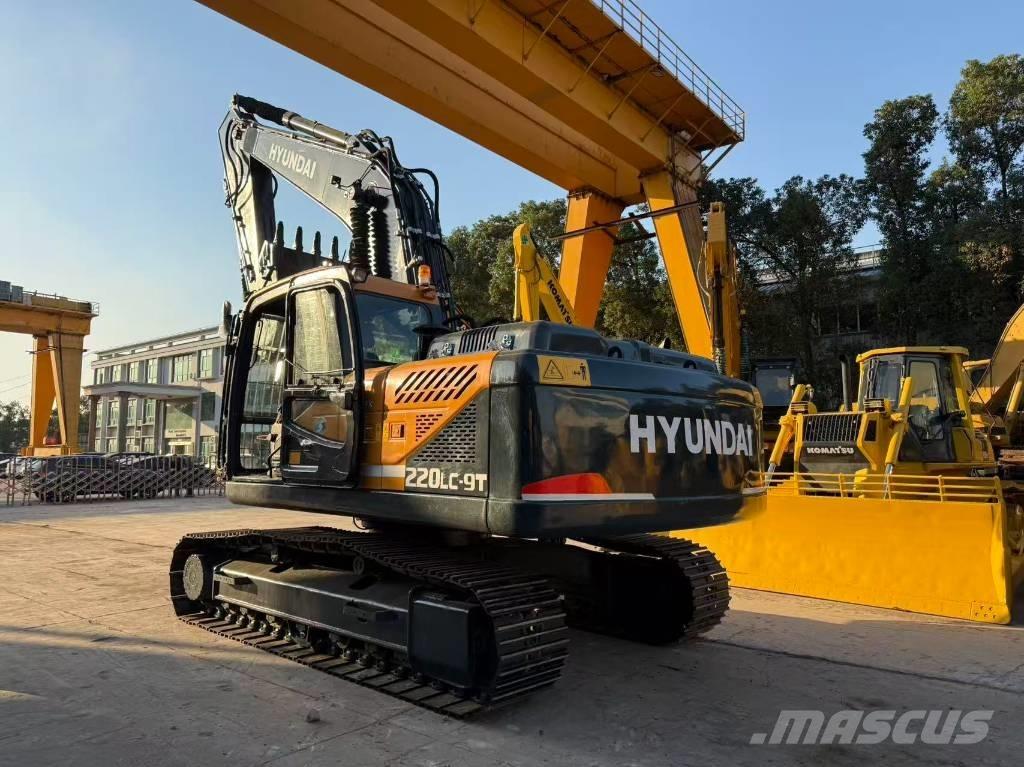 Hyundai R220LC-9S حفارات زحافة