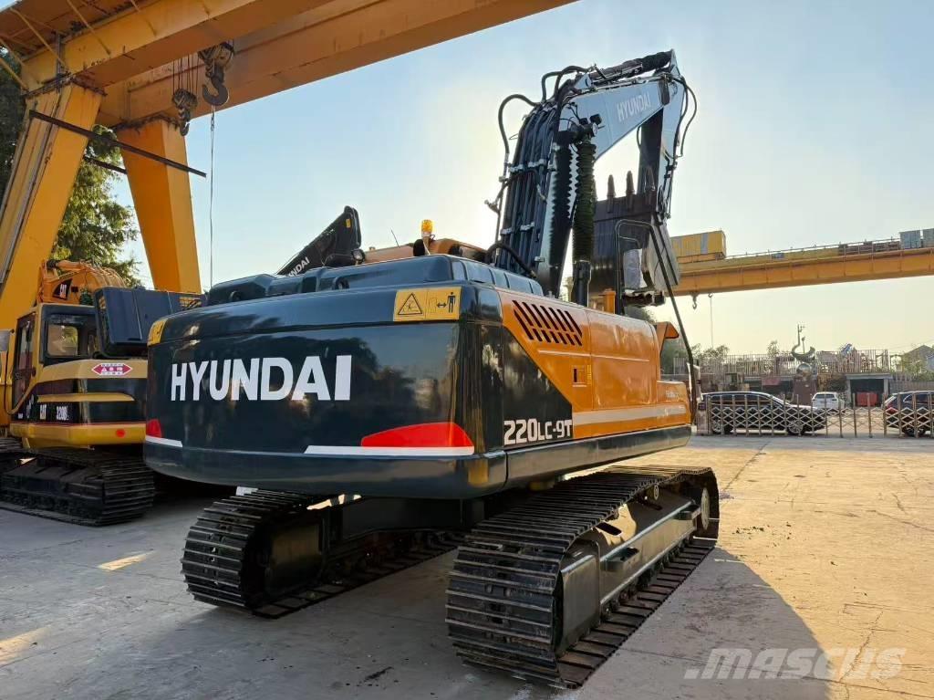 Hyundai R220LC-9S حفارات زحافة