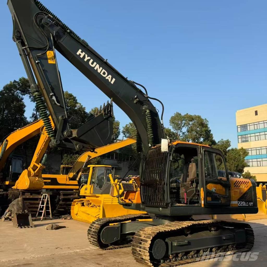 Hyundai R220LC-9S حفارات زحافة