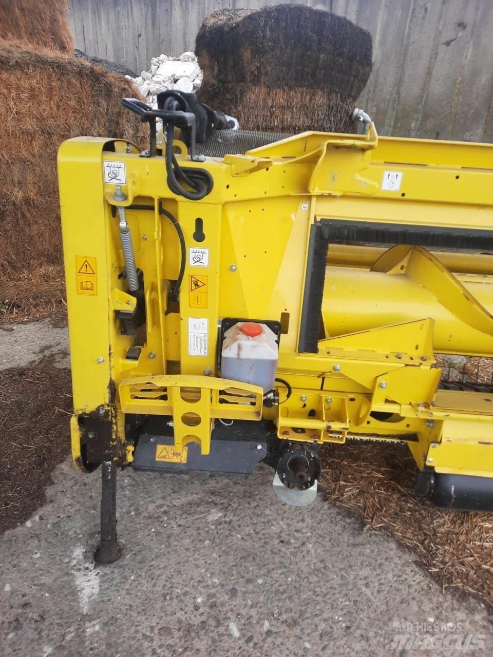 John Deere 8200 i علافات ذاتية الدفع