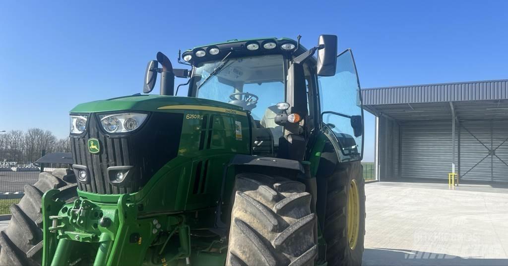 John Deere 6250R الجرارات