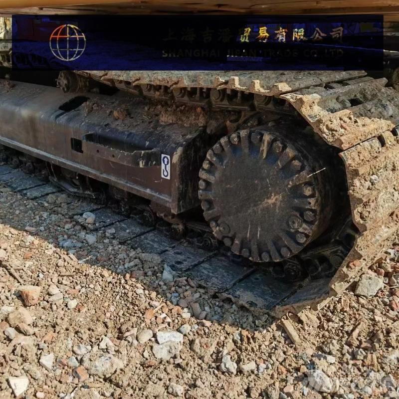 CAT 323 D حفارات زحافة