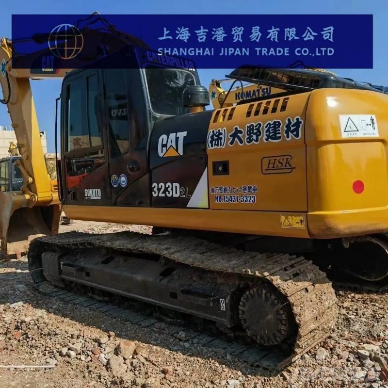 CAT 323 D حفارات زحافة