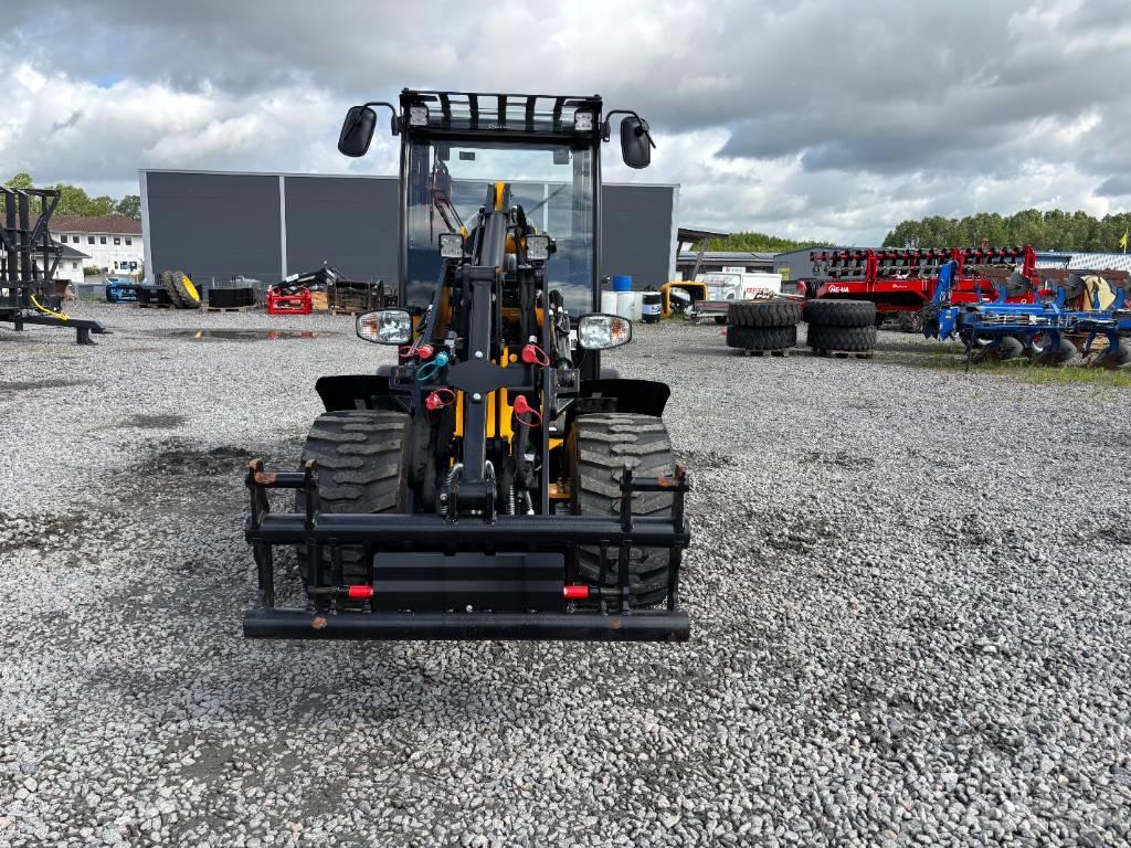 JCB 403 لوادر صغيرة