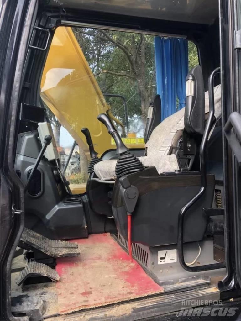 Sany SY 155 C حفارات زحافة