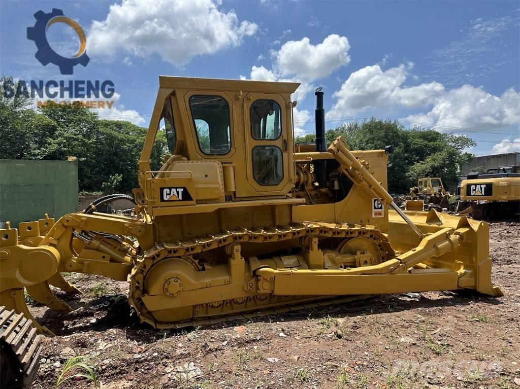 CAT D 7 G بلدوزرات مجنزرة