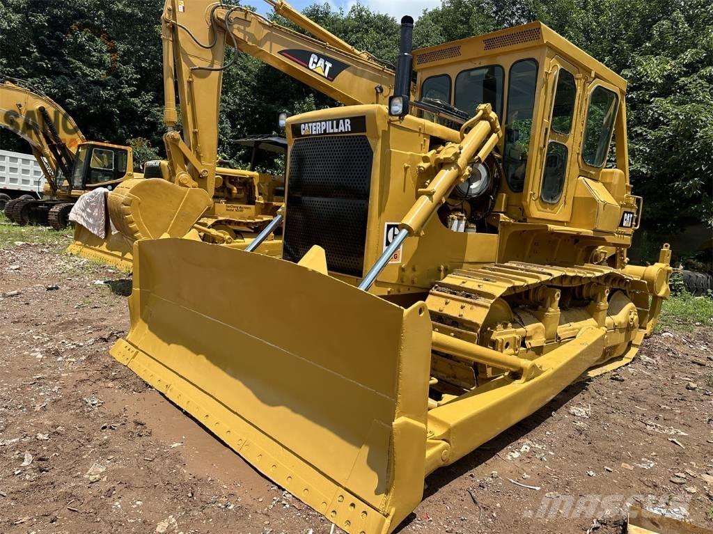 CAT D 7 G بلدوزرات مجنزرة