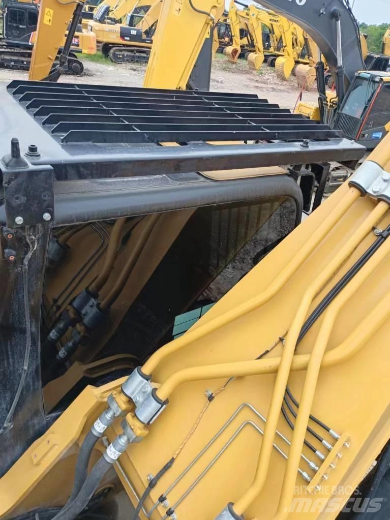 CAT 340 D L حفارات زحافة