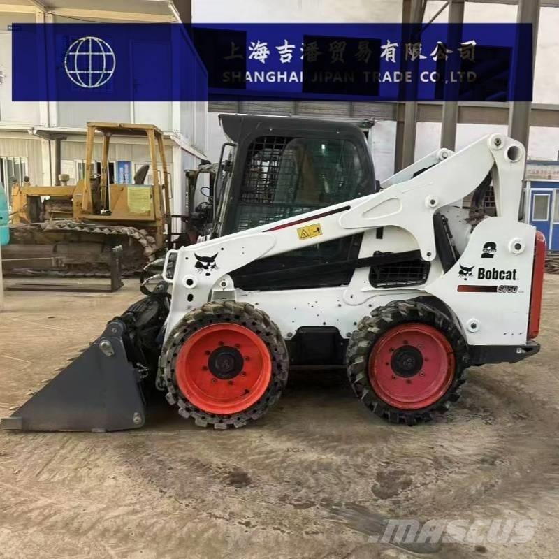 Bobcat S 130 لوادر انزلاقية التوجيه