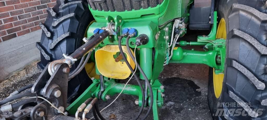 John Deere 6125 R الجرارات