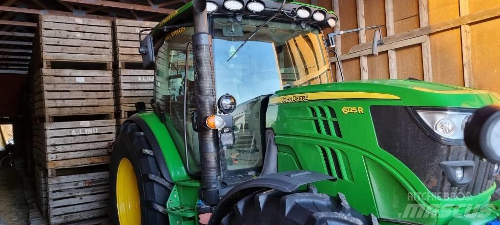 John Deere 6125 R الجرارات