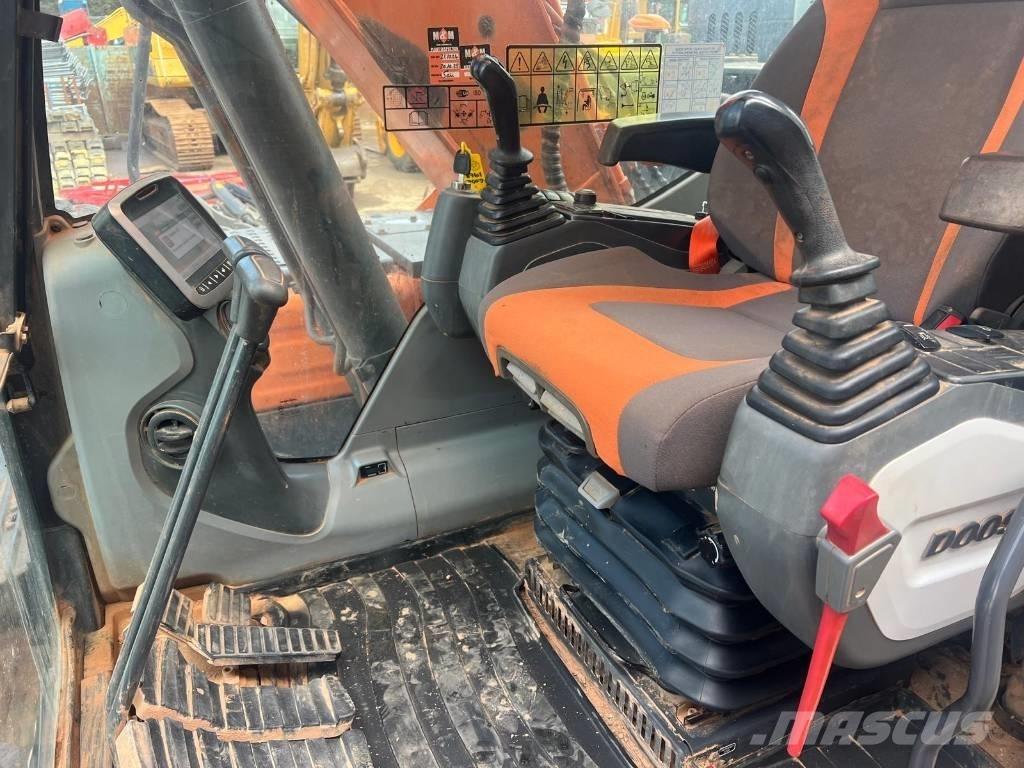 Doosan DX 140 LC حفارات زحافة
