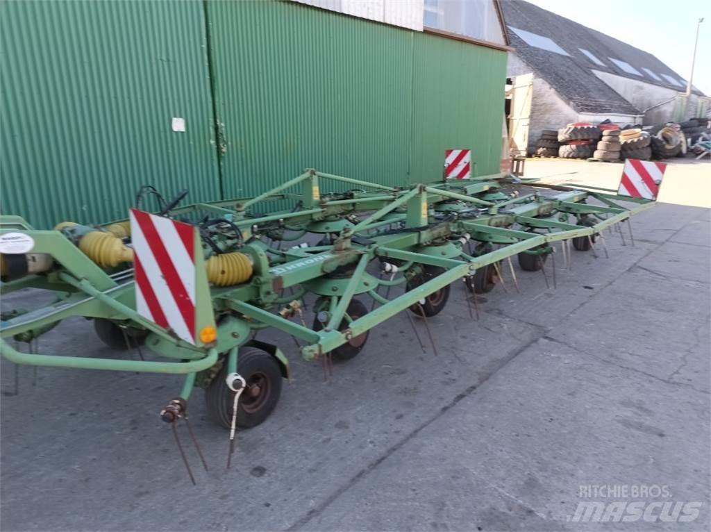 Krone KW1302/12T مكابس وميبسات التبن