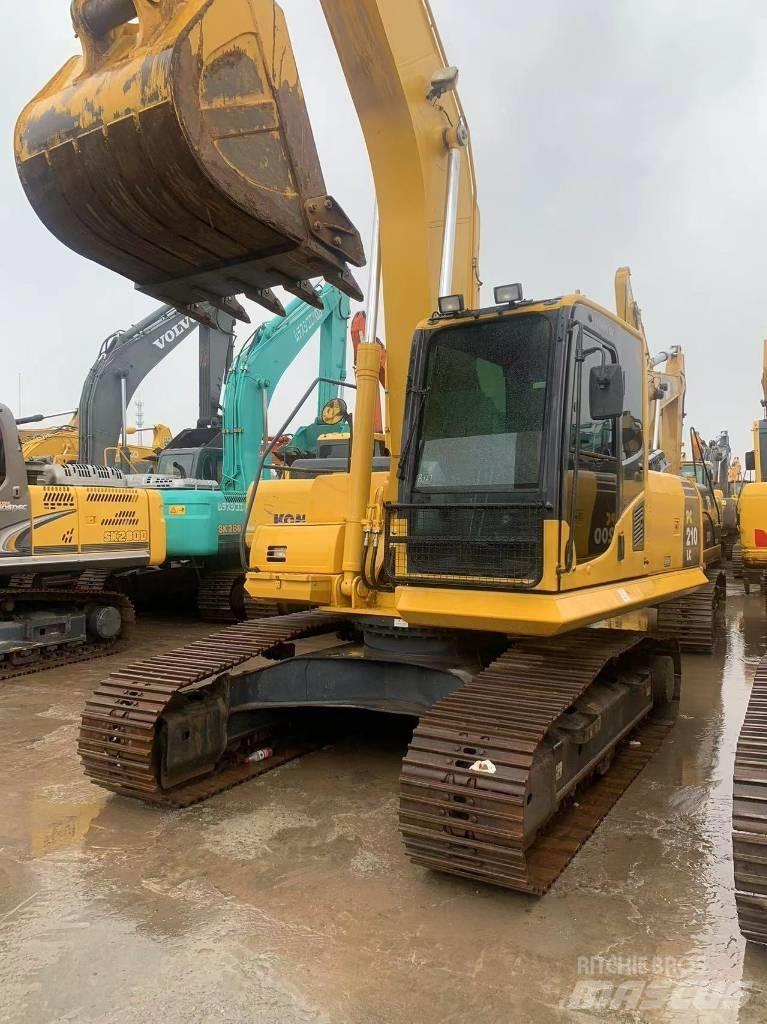 Komatsu PC 210-8 حفارات زحافة