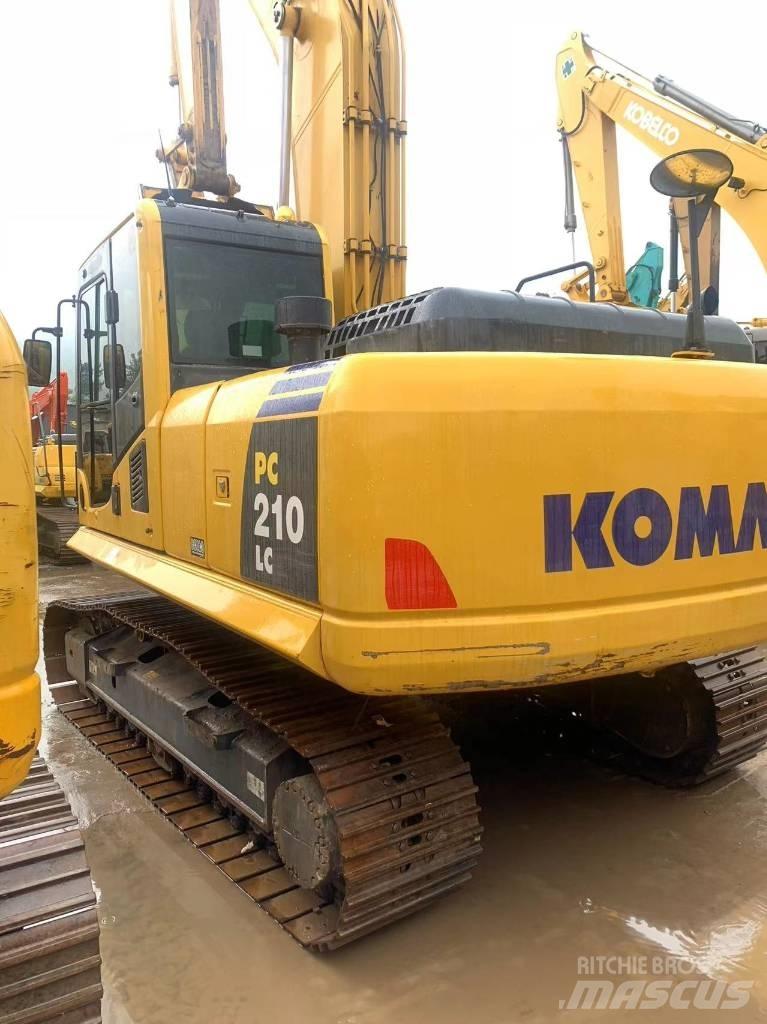 Komatsu PC 210-8 حفارات زحافة