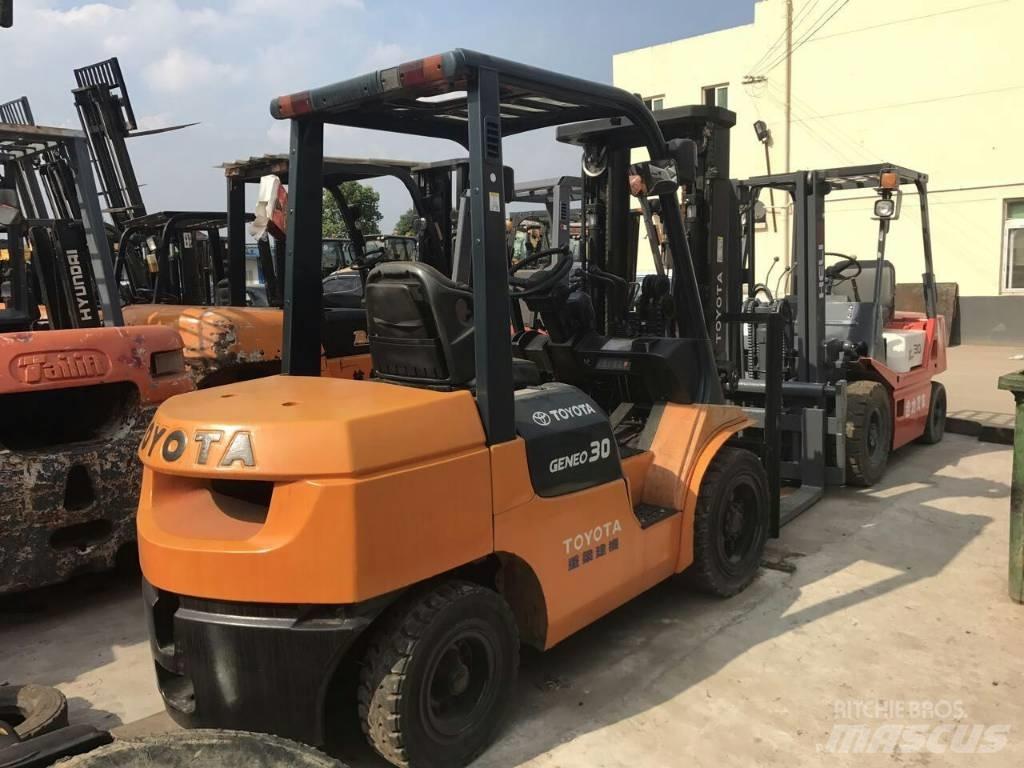 Toyota FD 30 شاحنات الديزل